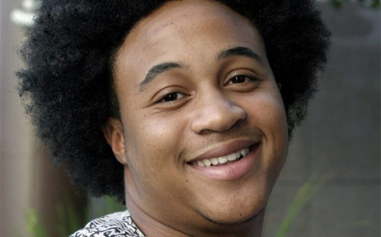 how much is orlando brown net worth