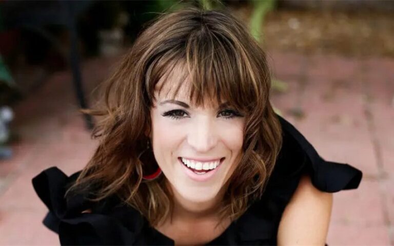 How Much Is Kelle Hampton’s Net Worth? A Look at the Life Behind the Blog