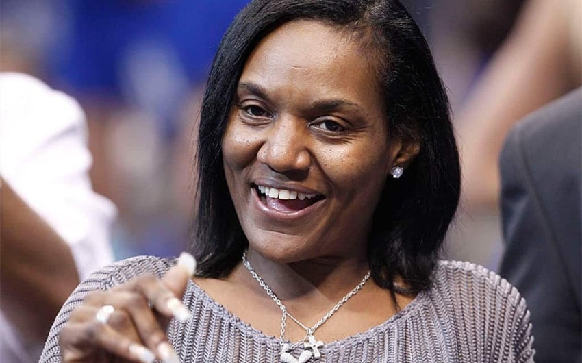 gloria james net worth